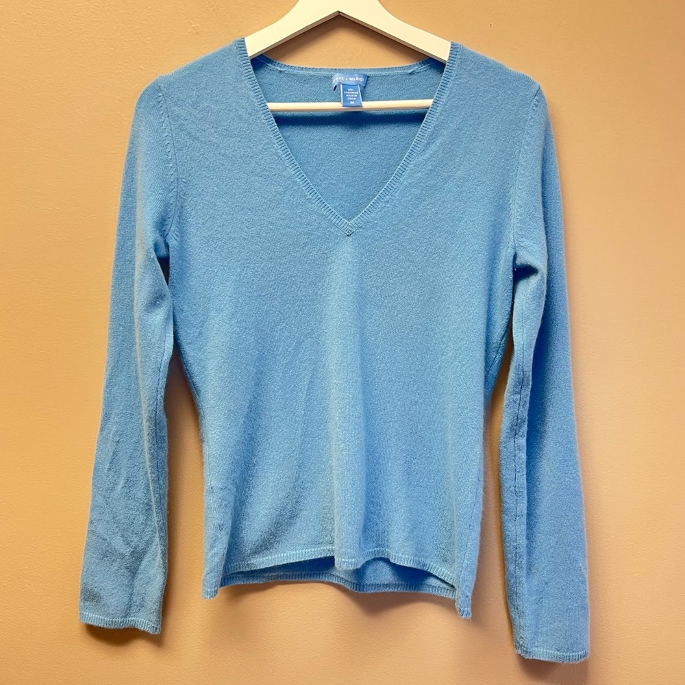 White + Warren Blue Cashmere V neck sweater Women’s M